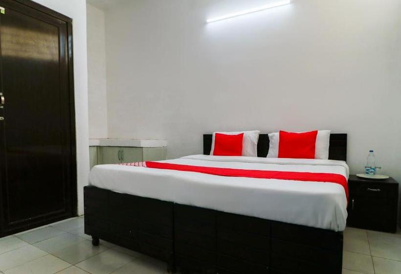 Отель Oyo 60479 The Corner House 200ft Road