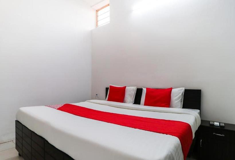 Отель Oyo 60479 The Corner House 200ft Road