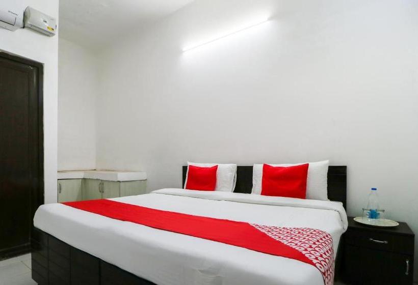 Отель Oyo 60479 The Corner House 200ft Road