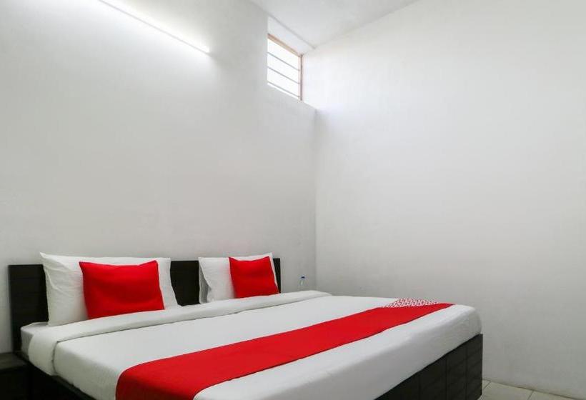 Отель Oyo 60479 The Corner House 200ft Road