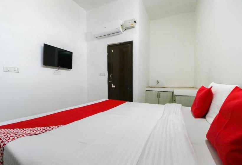 Отель Oyo 60479 The Corner House 200ft Road