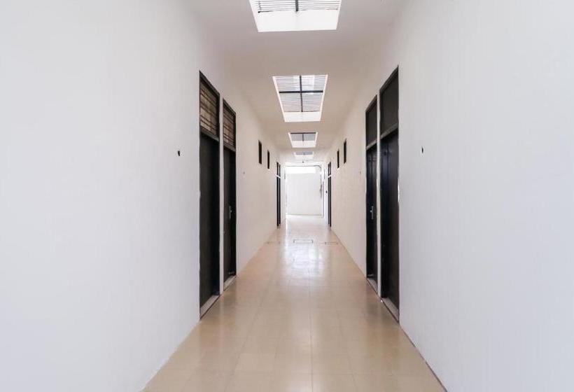 Отель Oyo 60479 The Corner House 200ft Road