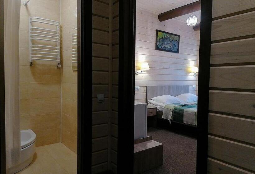 酒店 шале на бе́резі