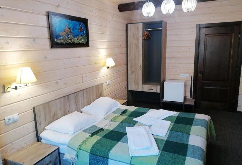 酒店 шале на бе́резі