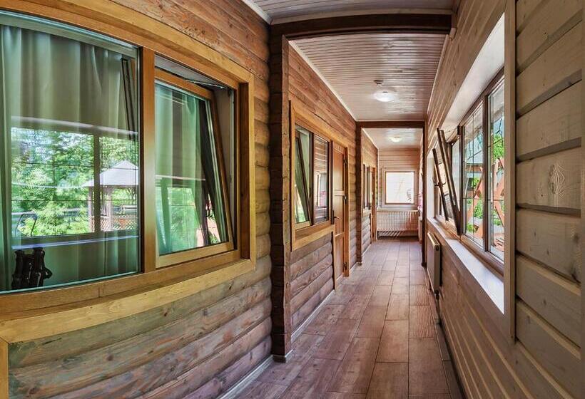 酒店 шале на бе́резі