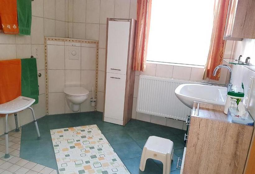 Отель Ferienbauernhof Storchenhäusle