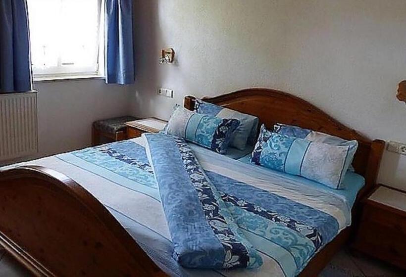 Отель Ferienbauernhof Storchenhäusle