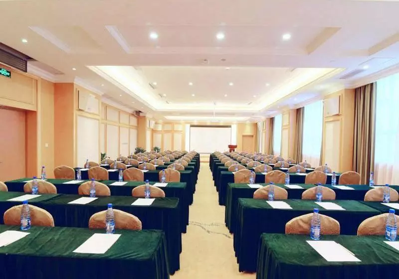 Vienna Hotel Hunan Yongzhou Lengshuitan District Government Square