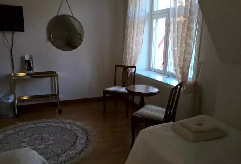 ホテル Vääksyn Apteekinmajoitus