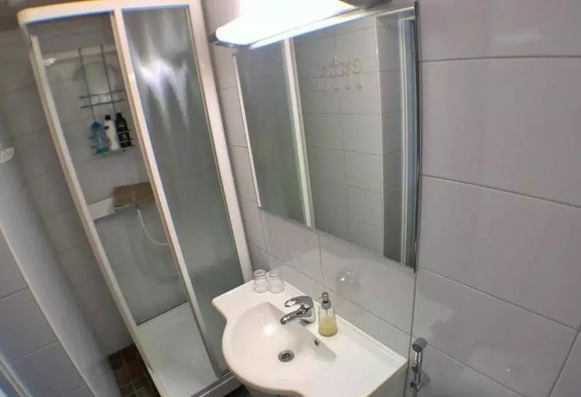 ホテル Vääksyn Apteekinmajoitus