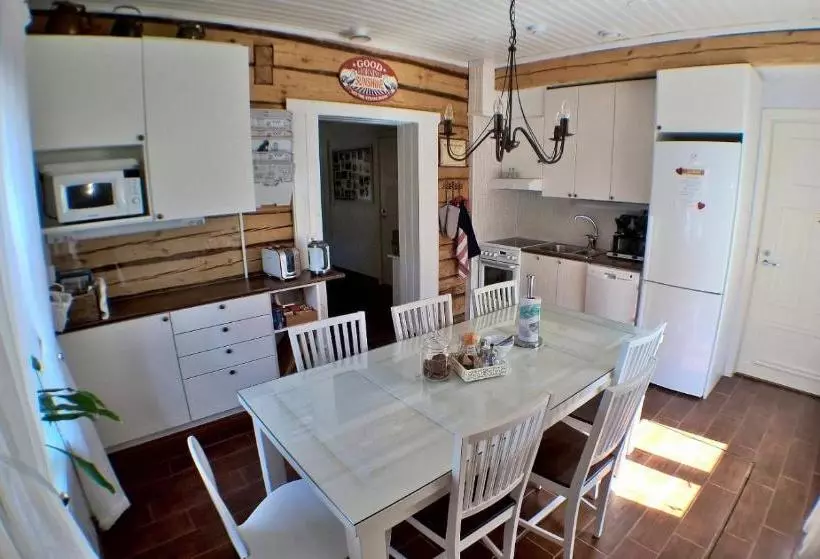 ホテル Vääksyn Apteekinmajoitus