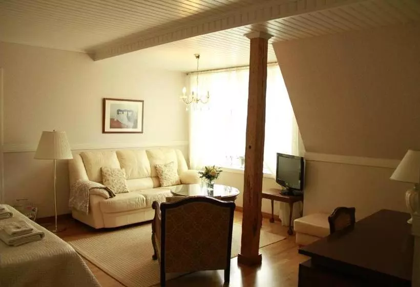 ホテル Vääksyn Apteekinmajoitus