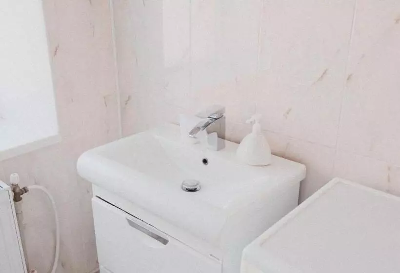 Majatalo будинок з видом на стару фортецю