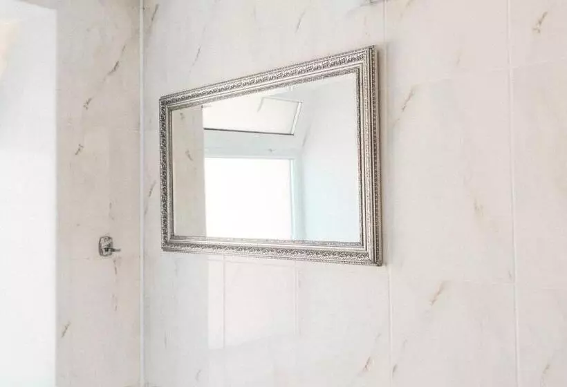 Majatalo будинок з видом на стару фортецю