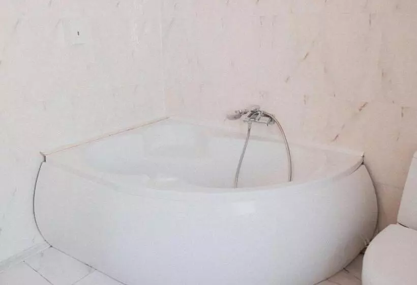 Majatalo будинок з видом на стару фортецю