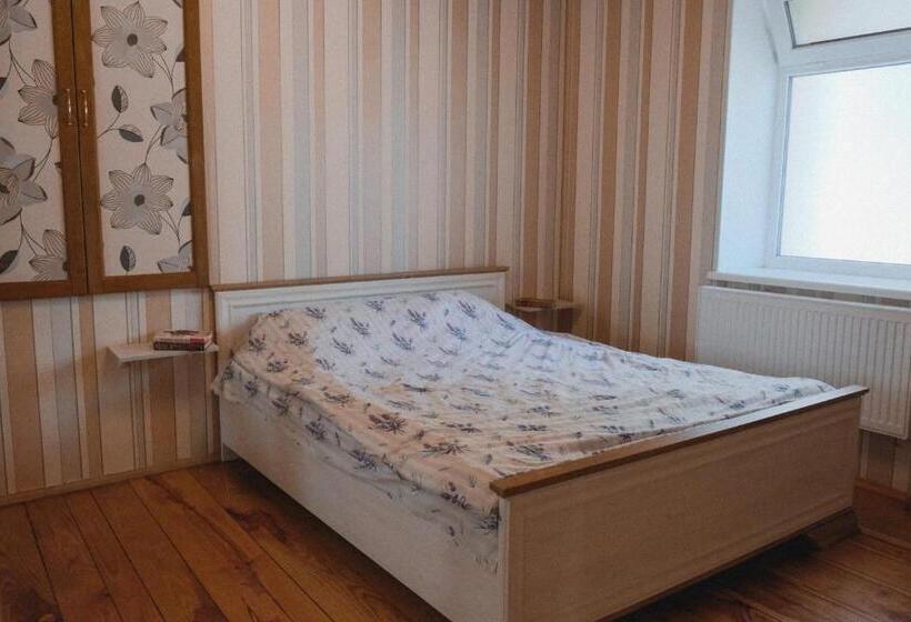 Pensão будинок з видом на стару фортецю