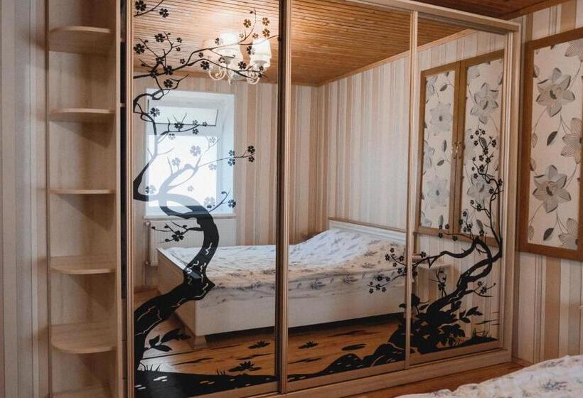 Pensão будинок з видом на стару фортецю