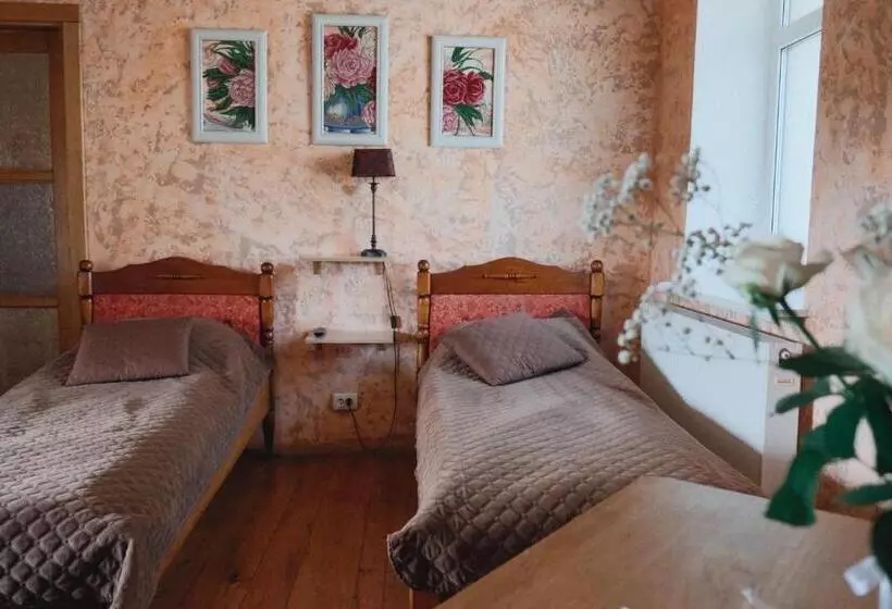 Majatalo будинок з видом на стару фортецю