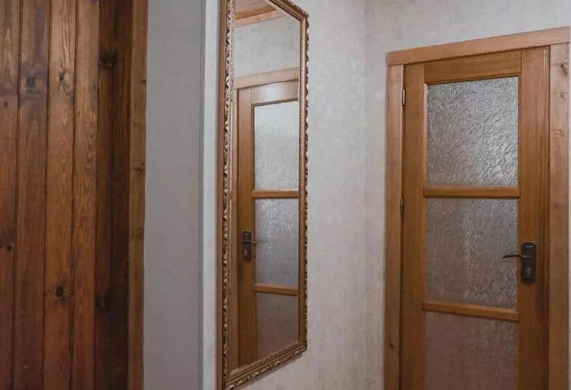 Majatalo будинок з видом на стару фортецю