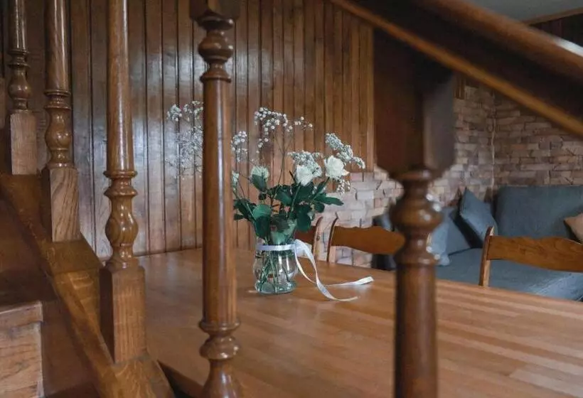 Majatalo будинок з видом на стару фортецю