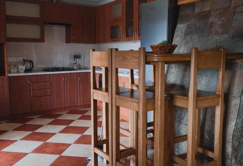 Pensão будинок з видом на стару фортецю