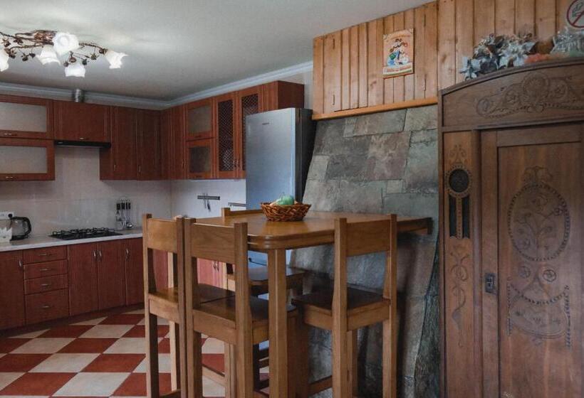 Pensão будинок з видом на стару фортецю