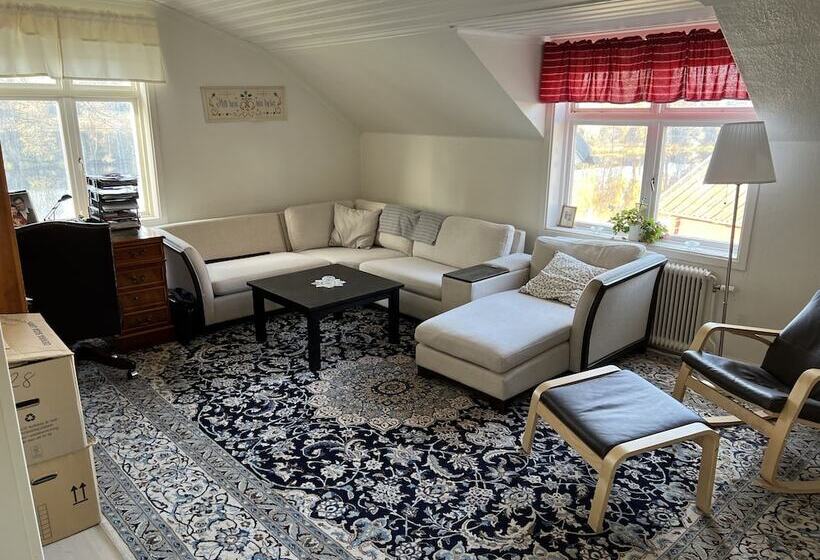 호스텔 Husby Wärdshus