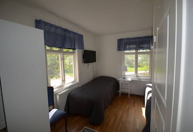 호스텔 Husby Wärdshus