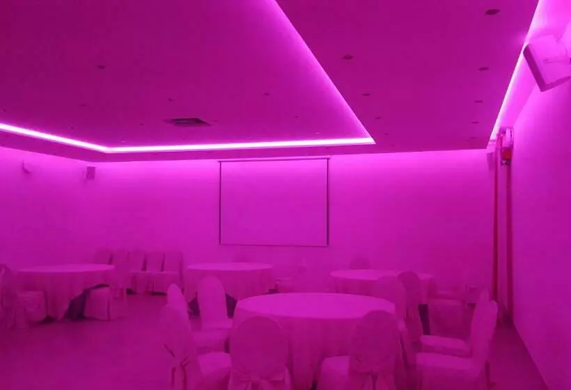 ホテル Amalfi Buttenwiesen