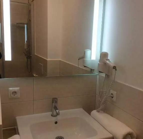 ホテル Amalfi Buttenwiesen