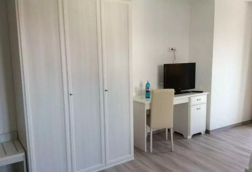 ホテル Amalfi Buttenwiesen