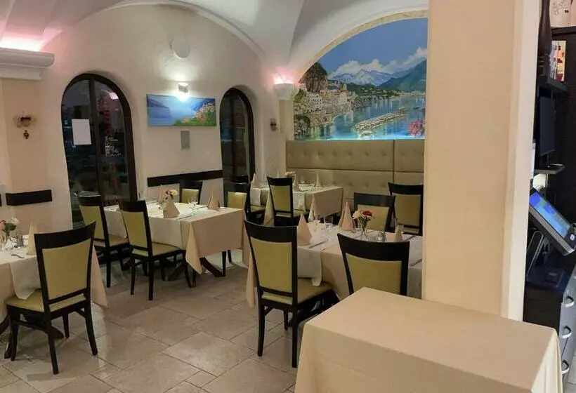 ホテル Amalfi Buttenwiesen