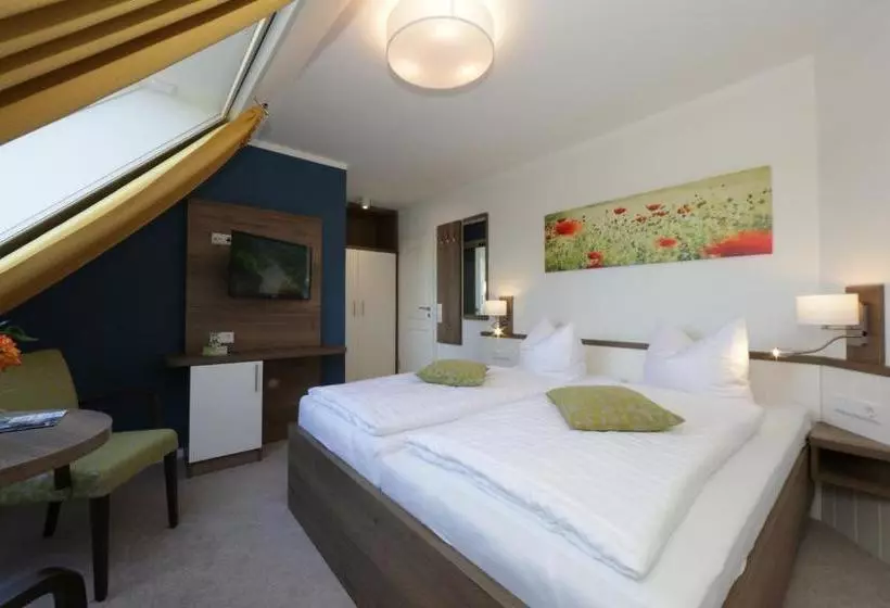 Hotelli Gasthof To`n Eikbom