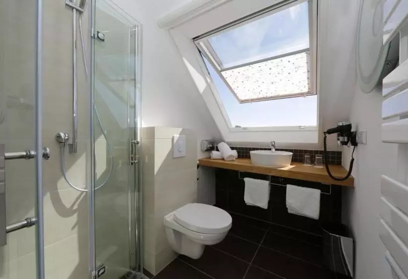 Hotelli Gasthof To`n Eikbom