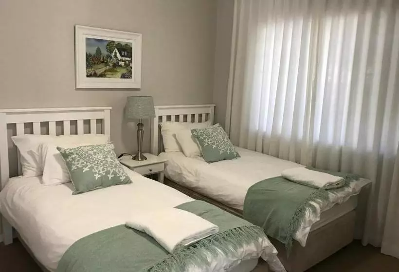 Hotelli Melkbos Holiday Accommodation