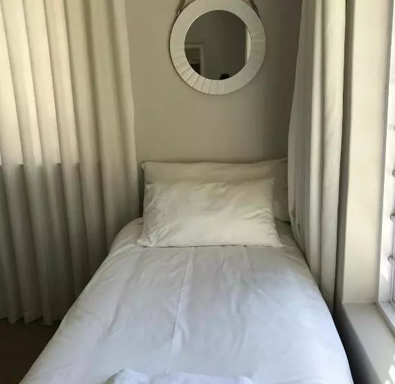 Hotelli Melkbos Holiday Accommodation