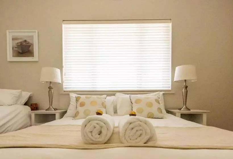 Hotelli Melkbos Holiday Accommodation