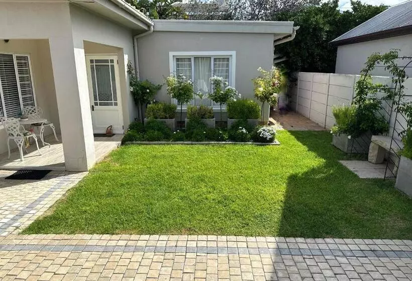 Hotelli Melkbos Holiday Accommodation