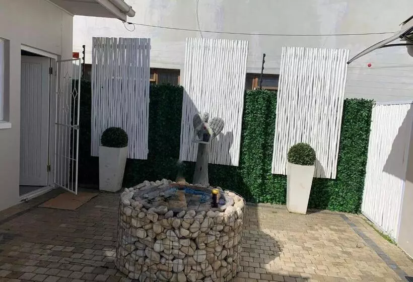 Hotelli Melkbos Holiday Accommodation