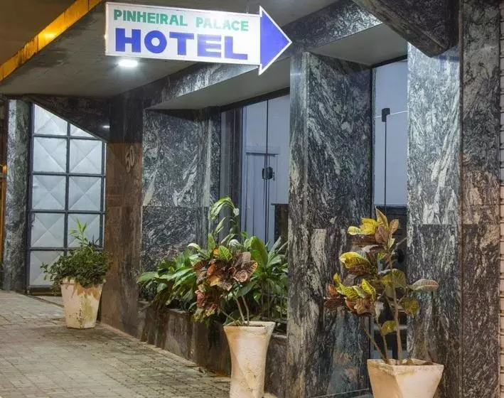 Hotelli Pinheral Palace