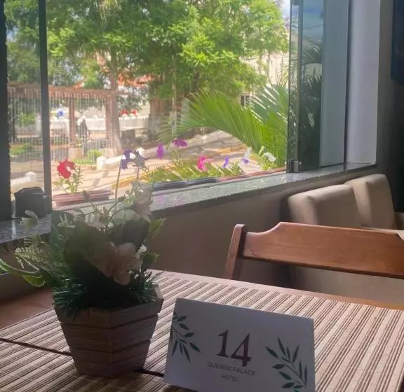 Hotelli Queiroz Palace