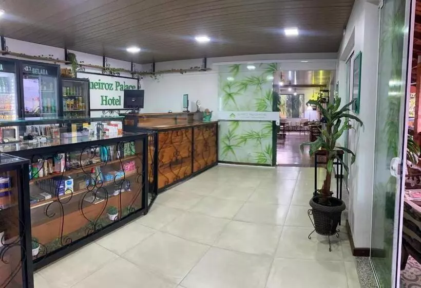 Hotelli Queiroz Palace