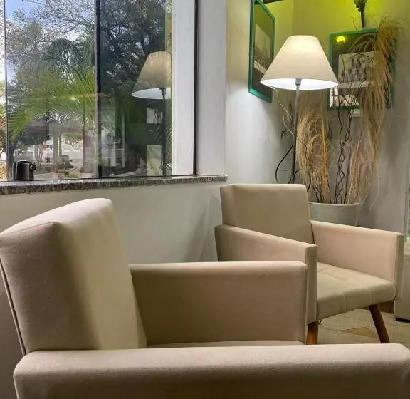 Hotelli Queiroz Palace