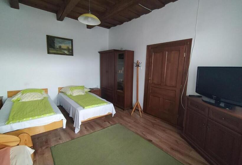 פנסיון Heni Vendégháza