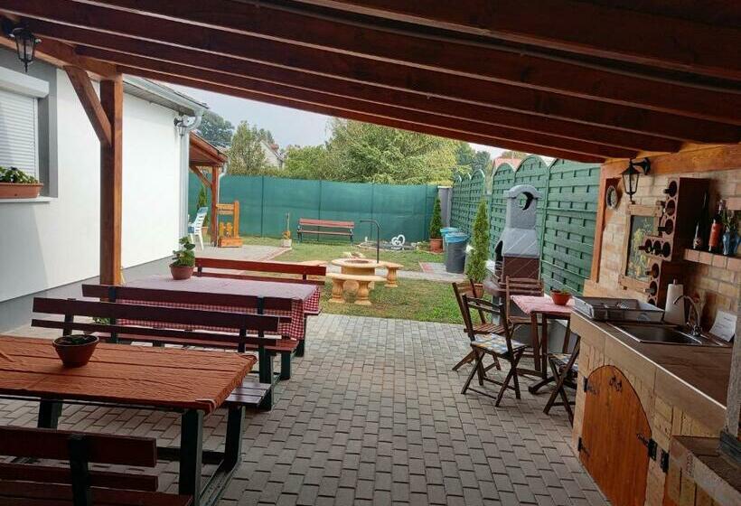 膳宿费 Jucus Vendégház