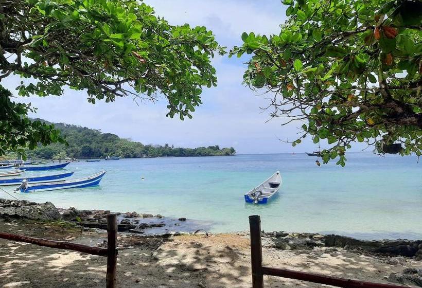 הוסטל Hostal Hilltop Sapzurro