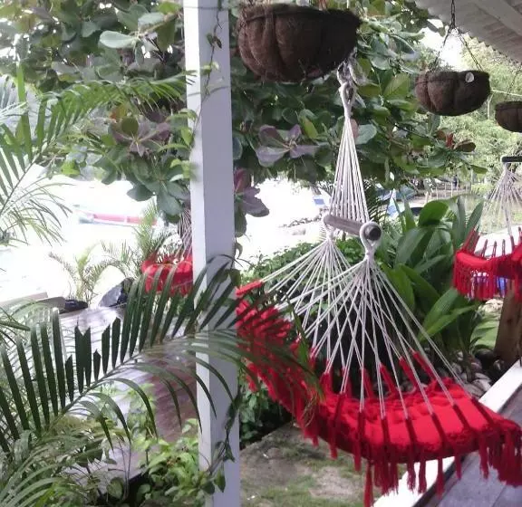 ユースホステル Hostal Hilltop Sapzurro