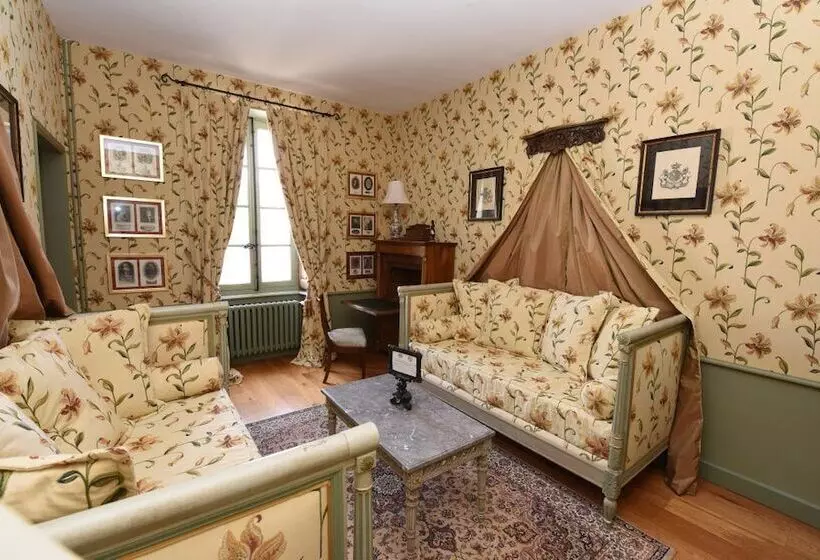 Aamiaismajoitus (B&B) Château De Maudetour