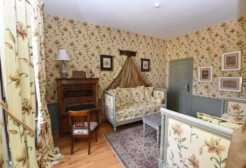 Aamiaismajoitus (B&B) Château De Maudetour