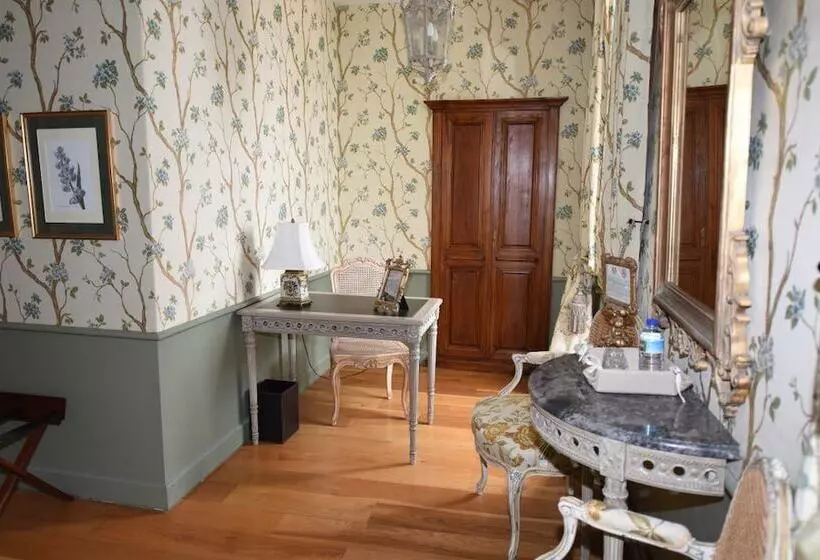 Aamiaismajoitus (B&B) Château De Maudetour